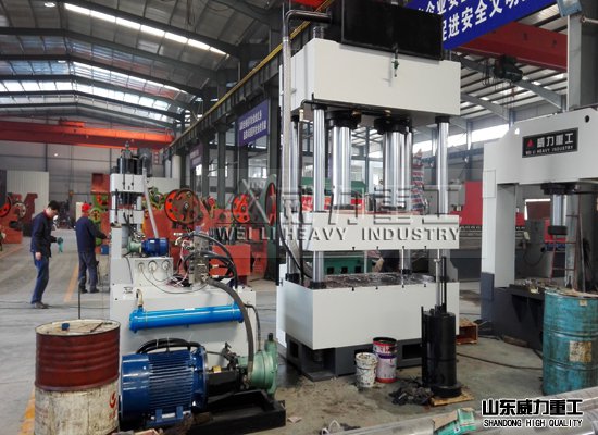 400噸四柱油壓機(jī)生產(chǎn)廠(chǎng)家車(chē)間現(xiàn)貨供應(yīng)