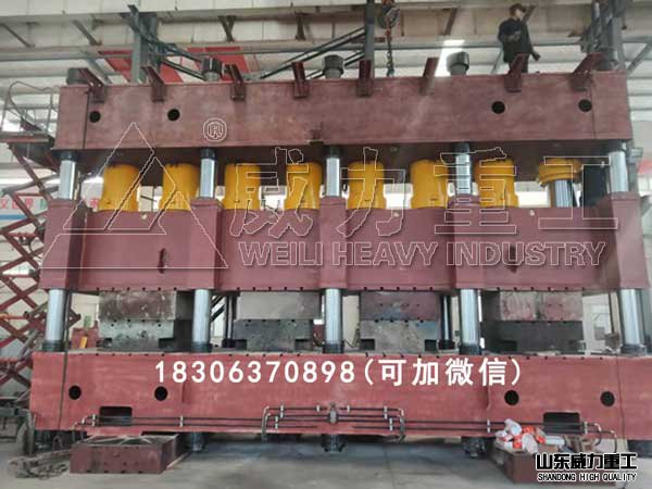 加工生產(chǎn)汽車縱梁油壓機(jī)現(xiàn)場(chǎng)